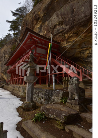 東北　岩手県　西磐井郡　平泉町　坂上田村麿公創建　達谷窟毘沙門堂 102249213