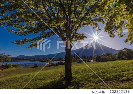 (静岡県)田貫湖湖畔キャンプ場 ダイヤモンド富士 (静岡県)田貫湖湖畔キャンプ場 ダイヤモンド富士 102255138