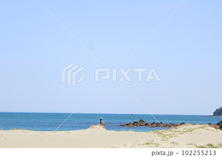 徳島県鳴門市の美しい砂浜と磯 龍宮の磯 徳島県鳴門市の美しい砂浜と磯 龍宮の磯 102255213
