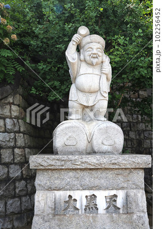 品川神社の大黒天像【東京都品川区】 102256452