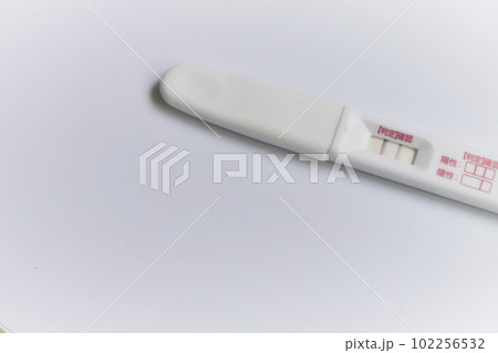 妊娠検査薬_陽性02 妊娠検査薬_陽性02 102256532