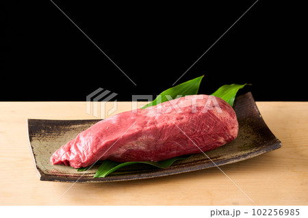 アメリカ産 皮むき牛タン 780g  アメリカ産 皮むき牛タン 780g  102256985