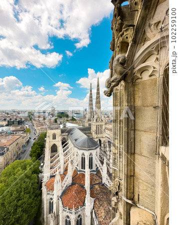 Aerial cityscape view on the old town of Bordeaux city with st Andrew cathedral during a sunny day Aerial cityscape view on the old town of Bordeaux city with st Andrew cathedral during a sunny day 102259100