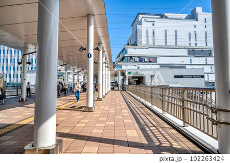 神奈川の海老名市の都市風景　海老名駅 102263424