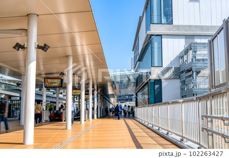 神奈川の海老名市の都市風景　海老名駅 102263427