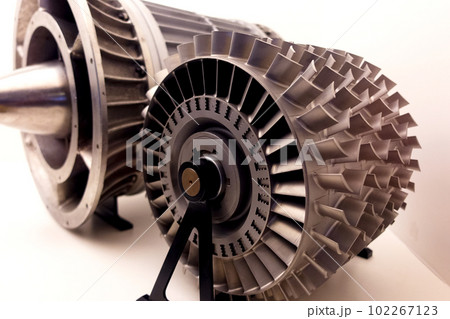 Turbine aircraft engine with nickel alloy. 102267123
