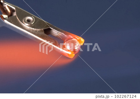 Platinum. Warmed to red bearing in nippers. Platinum. Warmed to red bearing in nippers. 102267124