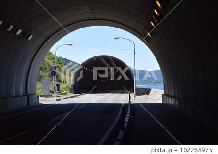 海岸道路のシェルター 102268975