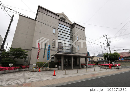 岩手　盛岡　丸ポストのある風景（盛岡劇場） 102271282