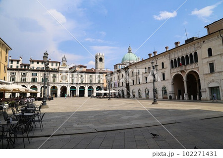 ブレシア、ロッジア広場にて ブレシア、ロッジア広場にて 102271431