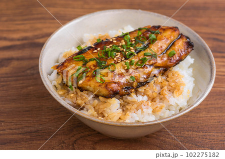 ホッケの蒲焼き丼 102275182