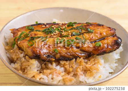 ホッケの蒲焼き丼 102275238