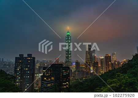 台湾　2023　台北101　象山眺望　夜景 102275920