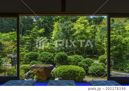 臥雲山即宗院 額縁庭園 新緑の季節(京都市東山区) 臥雲山即宗院 額縁庭園 新緑の季節(京都市東山区) 102278198