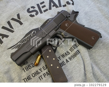 代表的な拳銃 ガン ピストル ハンドガン Vol.4 102279129