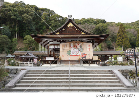お酒の神様を祀る松尾大社(京都市嵐山) お酒の神様を祀る松尾大社(京都市嵐山) 102279877