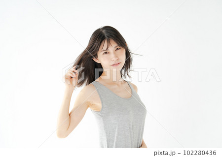 ヘアケア　女性　ビューティー 102280436