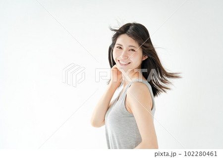 ヘアケア　女性　ビューティー 102280461