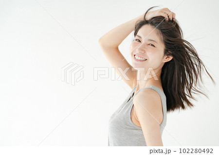 ヘアケア　女性　ビューティー 102280492