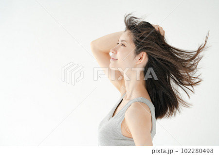 ヘアケア　女性　ビューティー 102280498