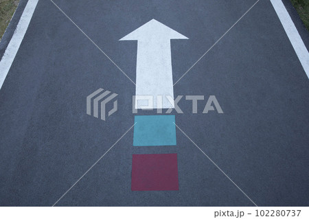 White arrow sign with green and red on the end. White arrow sign with green and red on the end. 102280737