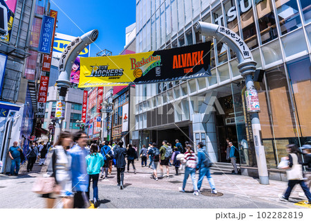 日本の東京都市景観 5月。マスク無しの方や外国人観光客も増加したが巨大感染爆発は無し=2日、渋谷 日本の東京都市景観 5月。マスク無しの方や外国人観光客も増加したが巨大感染爆発は無し=2日、渋谷 102282819