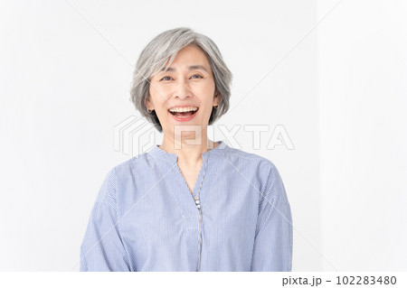 ビューティー シニア 女性 ポートレート ビューティー シニア 女性 ポートレート 102283480