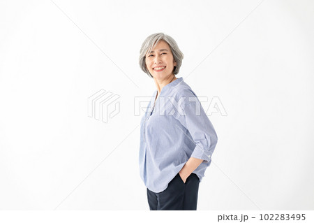 ビューティー シニア 女性 ポートレート ビューティー シニア 女性 ポートレート 102283495