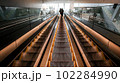 近代的エスカレーター 102284990