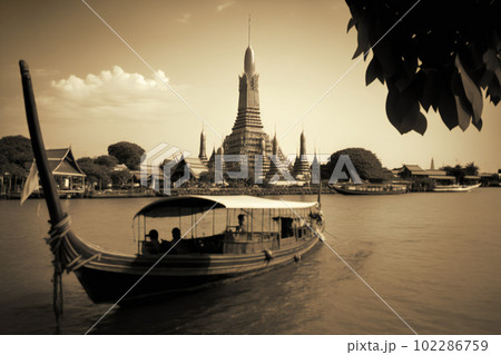 Wat Arun at sunset with long tail boat, in Bangkok, Thailand. Generative AI 102286759