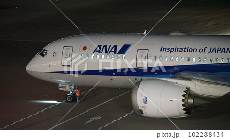 夜の飛行機 102288434