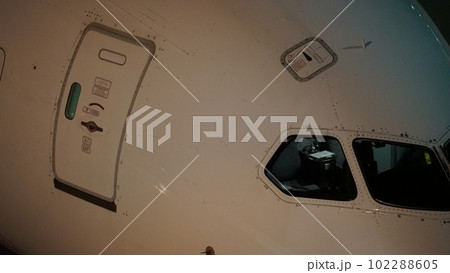 夜の飛行機・機体・羽田空港 夜の飛行機・機体・羽田空港 102288605