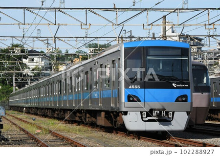 車両基地に停車する小田急電鉄4000形 102288927