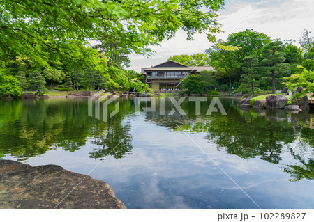新緑の徳川園〈愛知県名古屋市〉 102289827