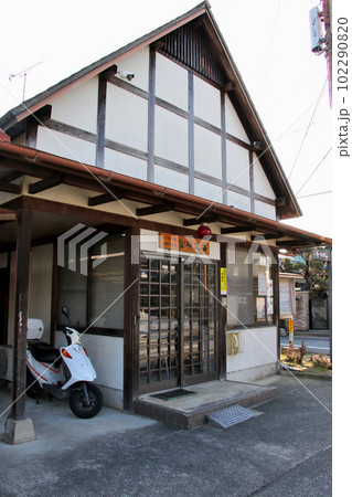 近畿自然歩道沿にある奈良県高田警察署當麻交番 近畿自然歩道沿にある奈良県高田警察署當麻交番 102290820