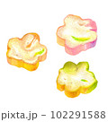 3色のお花の形のお麩 102291588