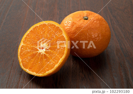 ミカン科の柑橘類、カラマンダリン 102293180