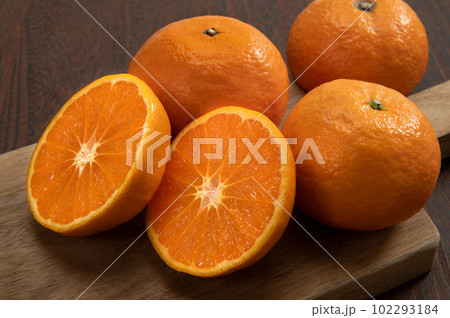 ミカン科の柑橘類、カラマンダリン 102293184