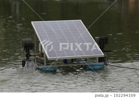 Water turbine powered by solar energy in the pond. 102294109