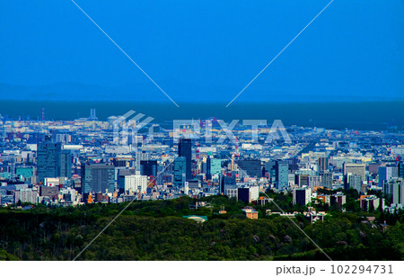 青葉萌える杜の都 仙台 蕃山からダウンタウンの眺望 青葉萌える杜の都 仙台 蕃山からダウンタウンの眺望 102294731
