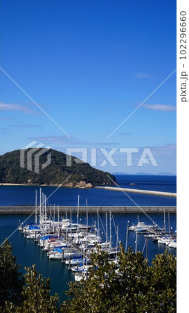 仁尾港・仁尾マリーナの風景 蔦島【香川県三豊市仁尾町】 仁尾港・仁尾マリーナの風景 蔦島【香川県三豊市仁尾町】 102296660