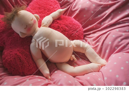 男の子の赤ちゃん人形もあります　 102298383