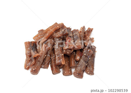 皮付きの太いきんぴらごぼう【白背景・切り抜き】 102298539