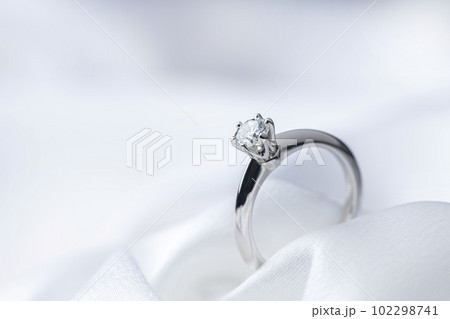 美しい結婚指輪のイメージ 102298741