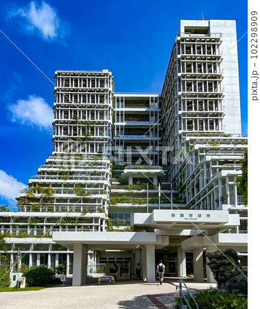 《沖縄県》夏空と那覇市役所 《沖縄県》夏空と那覇市役所 102298909