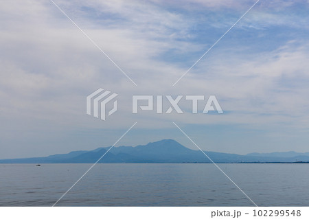 日本の鳥取県の雄大な大山 102299548