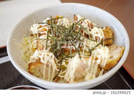 とても美味しい日本の丼もの とても美味しい日本の丼もの 102299825
