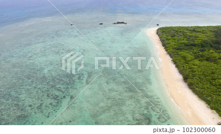 波照間島のペー浜を空撮 102300060
