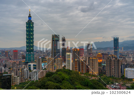 台湾 2023 台北101 象山眺望 ライトアップ 台湾 2023 台北101 象山眺望 ライトアップ 102300624