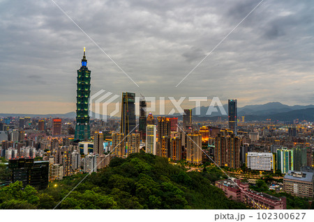 台湾 2023 台北101 象山眺望 ライトアップ 台湾 2023 台北101 象山眺望 ライトアップ 102300627